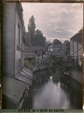 Image représentant Les lavoirs sur la Blaise, vus depuis la rue Saint-Martin ?