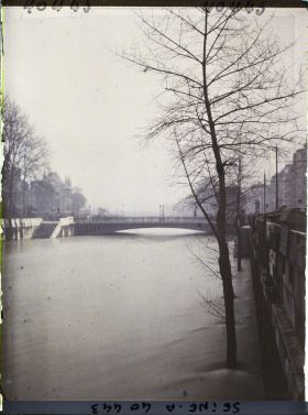 Image représentant La crue de la Seine au pont Notre-Dame
