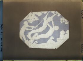Image représentant L'Exposition des arts décoratifs, Manufacture Nationale de Sèvres, Bas relief en biscuit blanc sur fond bleu, composition de Guillonnet, sculpture de bracquemont