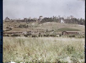 Image représentant France, Rte de Laon, Vue générale des remparts de Coucy-partie Sud-Est