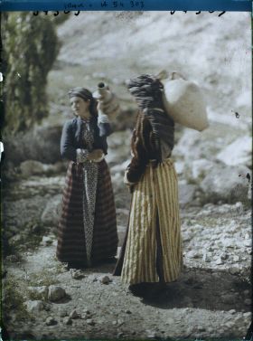 Image représentant Jeunes femmes kurdes