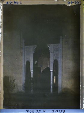 Image représentant L'Exposition Coloniale Internationale de 1931, les illuminations (pavillon du Maroc ?)