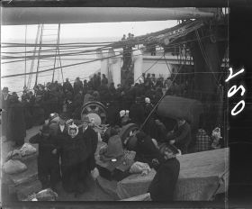 Image représentant Emigrants sur l'entrepont, vers l'avant du navire