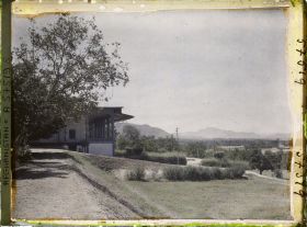 Image représentant La plaine de Dar-Ul-Aman (la porte d'Aman). Une villa (pavillon de Babour)