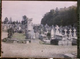Image représentant L'ancien cimetière près de la chapelle royale Saint-Louis