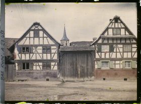 Image représentant France, Geispolsheim, Maison sur une petite place