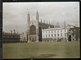 Image représentant La chapelle vue du parc du King's College