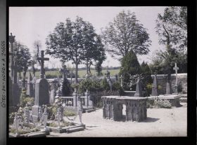 Image représentant Le "tombeau de saint Yves" au cimetière de Minihy