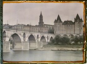 Image représentant Le pont Vieux, le musée Ingres et au fond l'église Saint-Jacques
