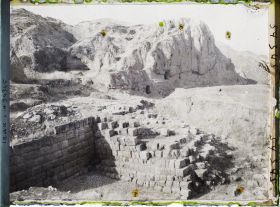 Image représentant Vestiges d'un escalier de l'époque de Assarhaddon (?)