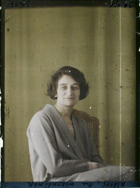 Image représentant Madame  https://musee-albert-kahn.s-museum.fr/home/NWQ2OTAwYzNmYjZlZTk1ZWQwODJmMjY4L2dlbmVyaWMtbm90aWNlLXRhYi9hdXRob3JpdHkvNjE3YTc5ZjVjZjhiODk2OGIzMzM3ZDIx/5d6900c3fb6ee95ed082f268/generic-notice-tab/authority/617a79ebcf8b8968b3336fdd Germaine Wertheimer