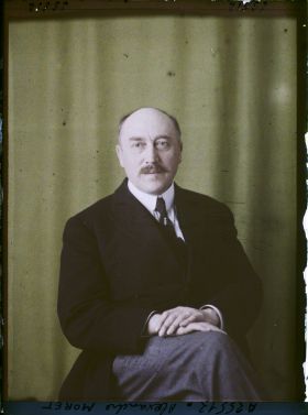 Image représentant Monsieur  https://musee-albert-kahn.s-museum.fr/home/NWQ2OTAwYzNmYjZlZTk1ZWQwODJmMjY4L2dlbmVyaWMtbm90aWNlLXRhYi9hdXRob3JpdHkvNjE3YTc5ZjVjZjhiODk2OGIzMzM3ZDIx/5d6900c3fb6ee95ed082f268/generic-notice-tab/authority/617a79ebcf8b8968b333741e Alexandre Moret