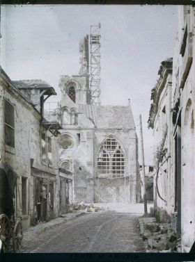 Image représentant France, Vailly, Abside de l'Eglise et Rue