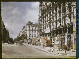 Image représentant La percée du boulevard Haussmann, les nouvelles constructions depuis l'angle de la rue Chauchat en direction de la rue Le Peletier