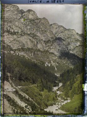 Image représentant La vallée de Ciamin (Tschaminbach), au pied du massif du Catinaccio (Rosengarten)