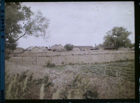 Image représentant Les abords d'un village mandchou