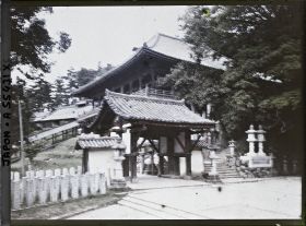 Image représentant Temple Tôdai-ji : le Nigatsu-dô (" Salle du Deuxième Mois ")