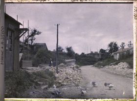 Image représentant France, Binarville (Meuse), Reconstruction sur la route des Autry à Vienne le Château