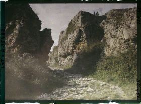 Image représentant France, Capdenac (Lot), Arrivée de Capdenac le haut par la voie romaine passage au rocher
