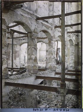 Image représentant L'intérieur en ruine d'un des grands magasins de la place Royale