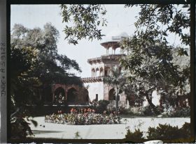 Image représentant Un pavillon du jardin du Taj Mahal