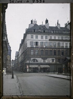 Image représentant La Place de la Bourse et la rue Réaumur, vues de la rue Notre-Dame-des-Victoires