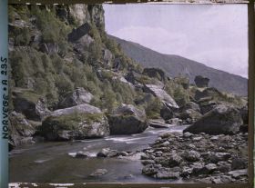 Image représentant Torrent traversant la vallée