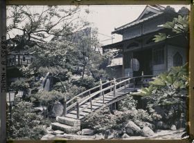 Image représentant Entrée et jardin d'un Ryokan (hôtel-restaurant traditionnel)