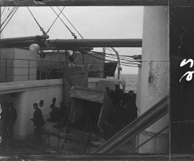 Image représentant Passagers des 3emes classes sur l'entrepont