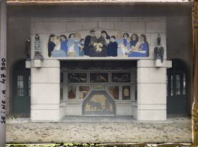 Image représentant L'Exposition des arts décoratifs, Pavillon de la Provence, sur le cours la Reine, Dans la cour du mas, cheminée de Dardé