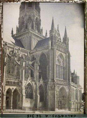 Image représentant La cathédrale Notre-Dame de Bayeux, vue côté Sud