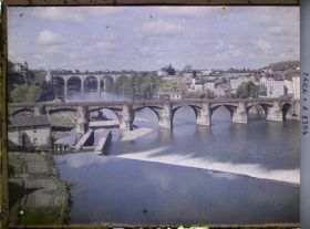 Image représentant Le pont vieux, au second plan le viaduc ferroviaire