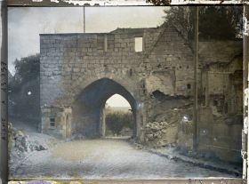 Image représentant France, Coucy le Chau, Porte de Soissons