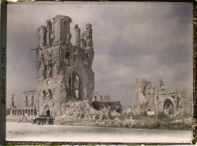 Image représentant Belgique, Ypres, Les Halles vues de la Grande Place