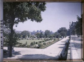 Image représentant Le Louvre et les Tuileries vus de la terrasse du Bord-de-l'Eau