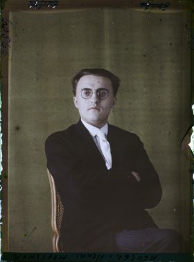 Image représentant Monsieur  https://musee-albert-kahn.s-museum.fr/home/NWQ2OTAwYzNmYjZlZTk1ZWQwODJmMjY4L2dlbmVyaWMtbm90aWNlLXRhYi9hdXRob3JpdHkvNjE3YTc5ZjVjZjhiODk2OGIzMzM3ZDIx/5d6900c3fb6ee95ed082f268/generic-notice-tab/authority/617a79ebcf8b8968b3337410 Henri Moessner