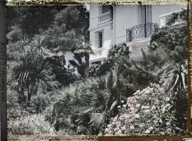 Image représentant Partie de la villa Miramar rénovée et de son jardin, vus en direction du Nord-Est