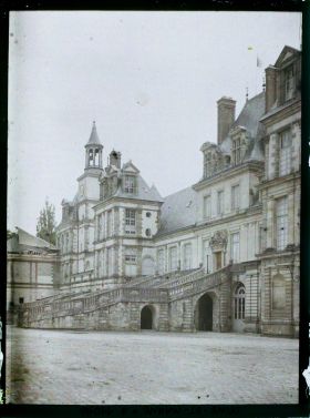 Image représentant France, Fontainebleau, Palais de Fontainebleau, Vue extérieure
