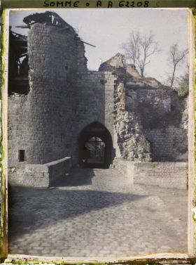 Image représentant Somme, Péronne, Ruines de la Porte principale du Château