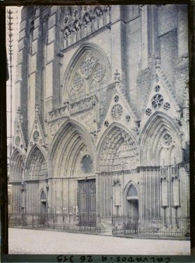 Image représentant La façade ouest de la cathédrale Notre-Dame de Bayeux