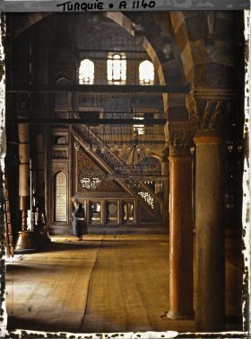 Image représentant Vue du minbar (chaire) de Sultan Ahmet Camii ("mosquée du Sultan-Ahmet" communément appelée "mosquée Bleue")