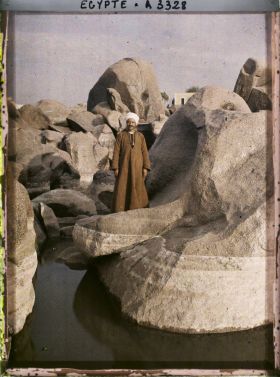 Image représentant Portrait d'un homme dans les rochers