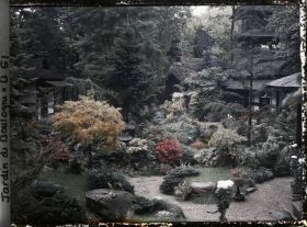 Image représentant Cœur du " village japonais " vu des abords de la maison ouest jusqu'au jardin anglais