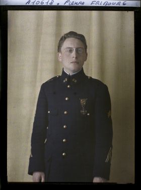 Image représentant Monsieur  https://musee-albert-kahn.s-museum.fr/home/NWQ2OTAwYzNmYjZlZTk1ZWQwODJmMjY4L2dlbmVyaWMtbm90aWNlLXRhYi9hdXRob3JpdHkvNjE3YTc5ZjVjZjhiODk2OGIzMzM3ZDIx/5d6900c3fb6ee95ed082f268/generic-notice-tab/authority/617a79ebcf8b8968b3336d70 Pierre Fribourg