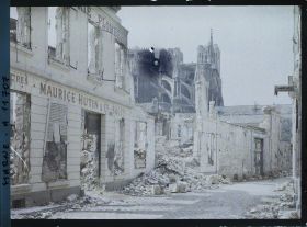 Image représentant France, Reims, Contre jour rue Eug. Desteuque