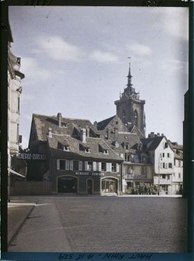 Image représentant France, Colmar, Vieilles Maisons Place des Dominicains, au fond, le Clocher de la Cathédrale