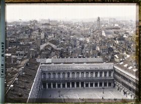 Image représentant Panorama de la ville et vue sur la cour du palais Ducal