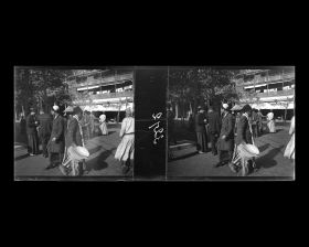 Image représentant Scène de rue avec vendeurs ambulant