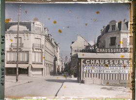 Image représentant France, Soissons, Rue du Commerce vers Eglise St Léger