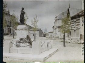 Image représentant France, St Maurice sous les Côtes, Monumt aux morts et nouvelles Maisons